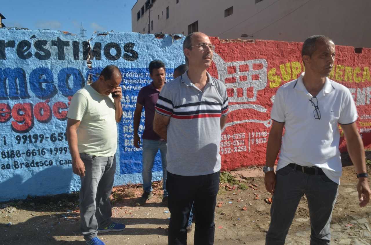 Camacã: Prefeitura derruba muro da rua Carlos Gomes para nova via de acesso
